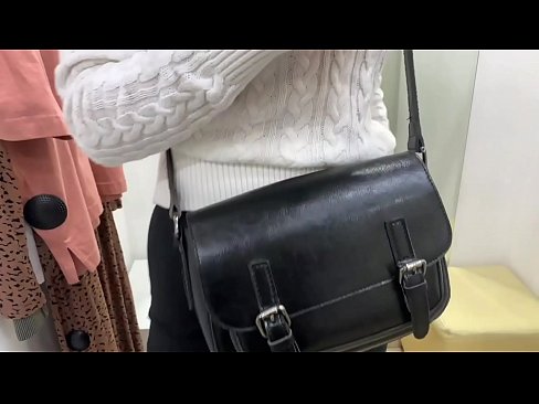 ❤️ Публична мастурбация на младата кучка FeralBerry с вибратор в стаята за обличане ❌ Ебане видео в bg.high-pass.ru ❌